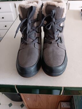 Womens Sorel Size 7.5 Boots